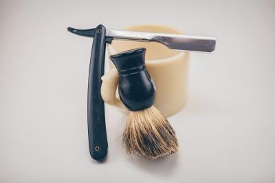 How to use a straight razor